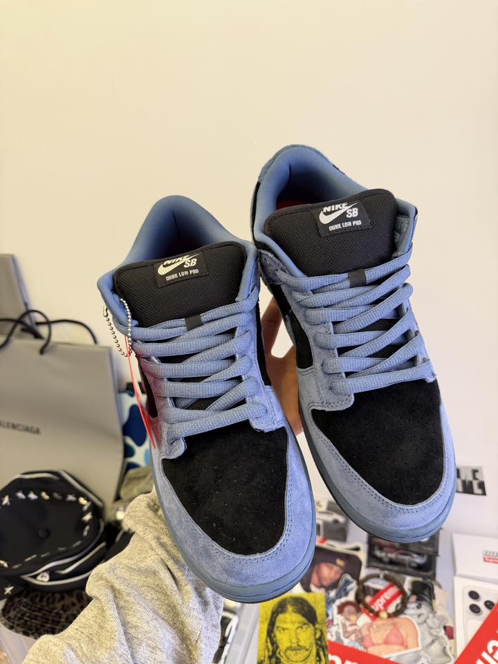 Supreme x Nike SB Dunk Low Ocean Fog - Image 4