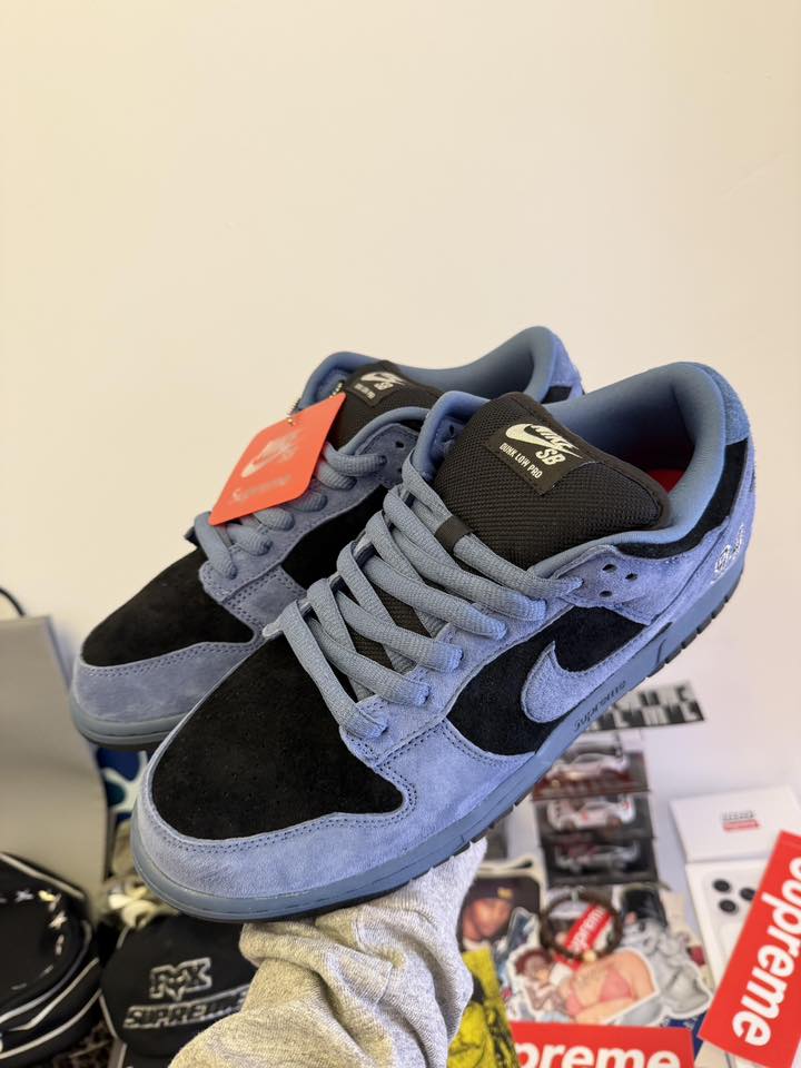 Supreme x Nike SB Dunk Low Ocean Fog - Image 2
